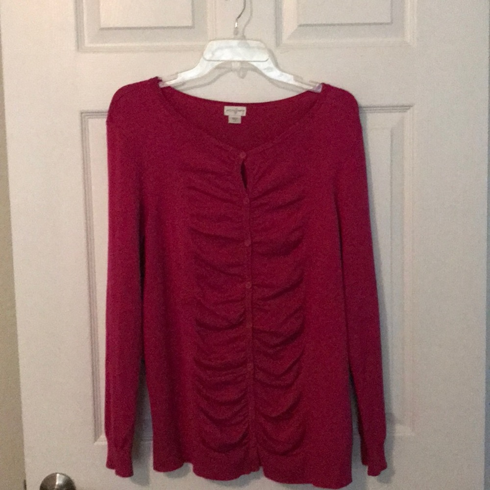 Pretty ruffled pink light weight sweater 🌺🌷